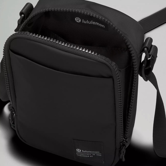 NWT Lululemon Easy Access Crossbody Bag 1.5L - Picture 1 of 5